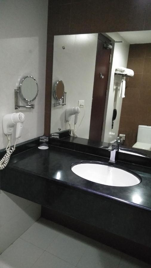 Rouba Residency Hotel Ponnāni Extérieur photo
